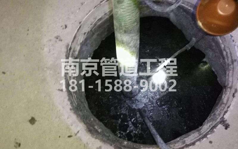 216莫愁湖清理化粪池