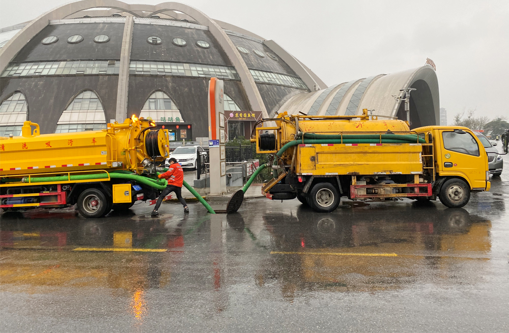 271莫愁湖商场管道清淤