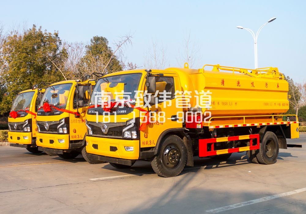 369莫愁湖多利卡吸污车